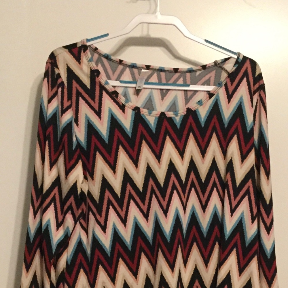 LulaRoe Lynae long sleeve